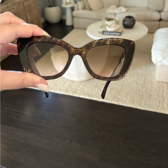 Fendi Sunglasses - Picture 2 of 7